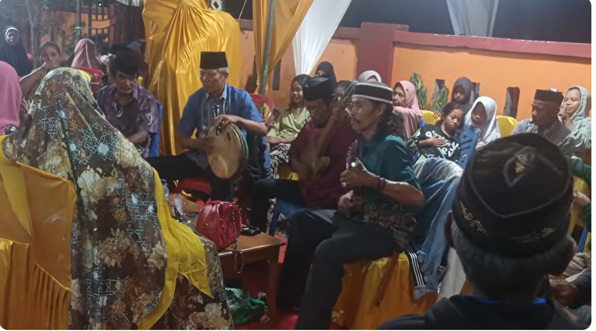(Bagian 3) Batti'-Batti', Balas Pantun Di Desa Lowa, Kepulauan Selayar, Sulawesi Selatan
